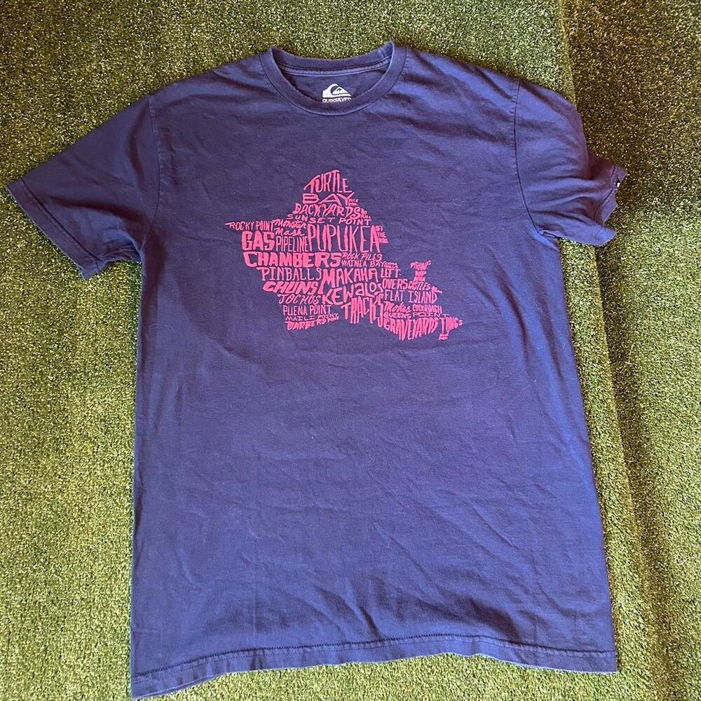 Quiksilver Men's Navy and Blue T-shirt